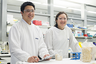 Dr Jason Tye-Din and Dr Melinda Hardy in the lab