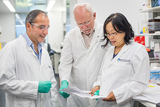 Professor Len Harrison and Dr Yuxia Zhang in lab