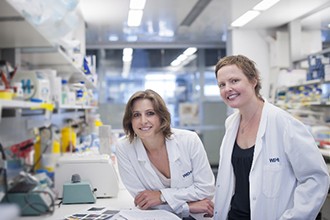 Lucie Ranking and Dr Joanna Groom in a laboratory