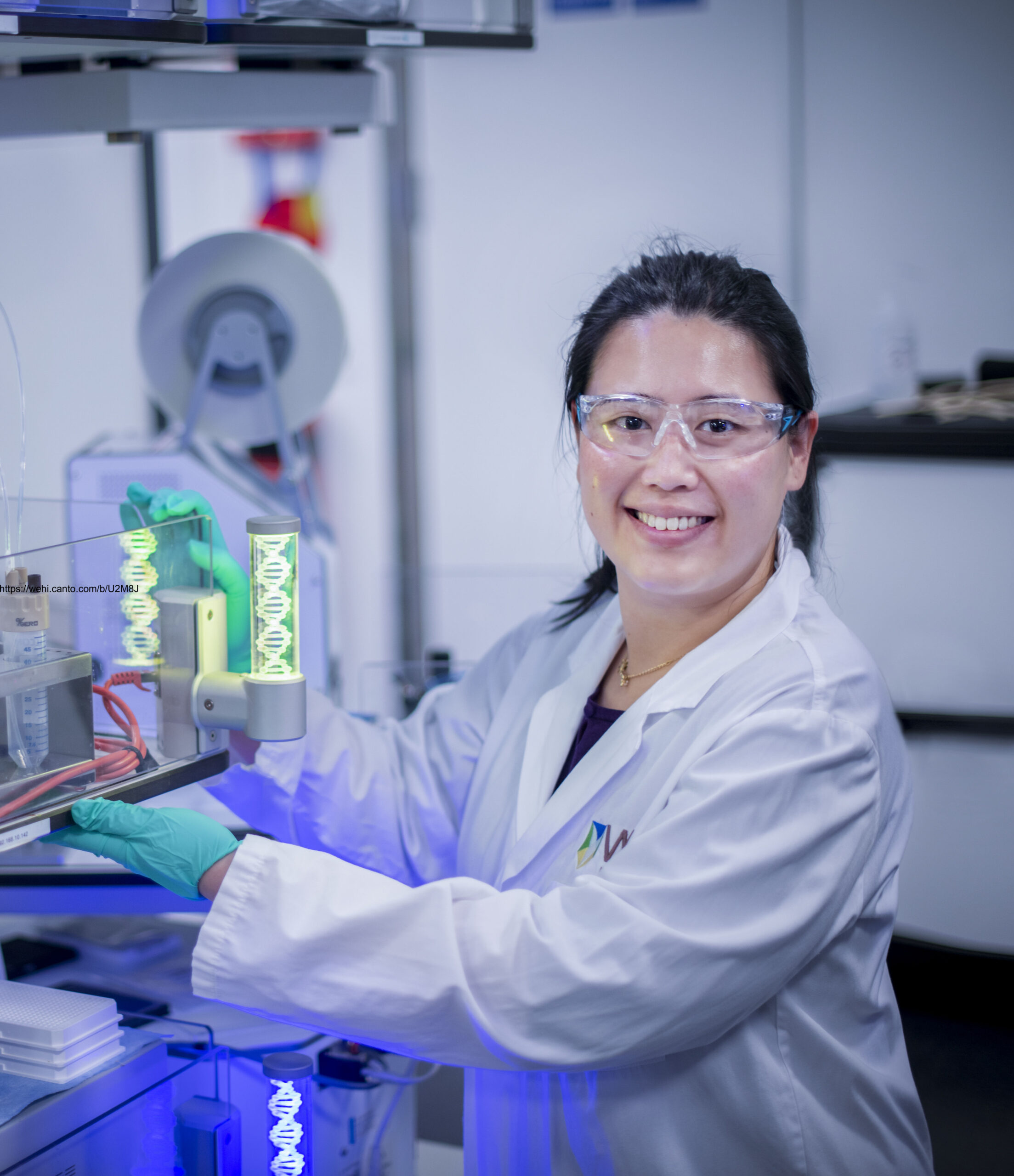 Dr Amanda Au working in the National Drug Discovery Centre