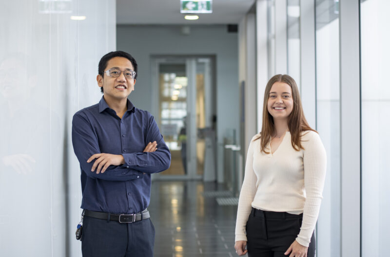 PhD students Yanxiang Meng (left) and Sarah Garnish at WEHI.