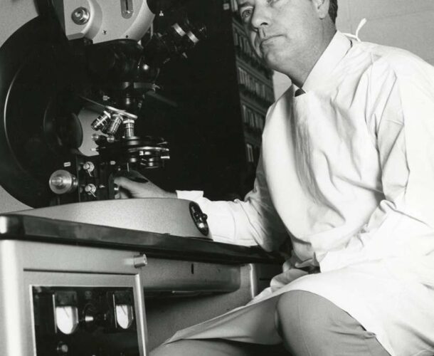 Donald Metcalf studies the thymus and its role in leukaemia