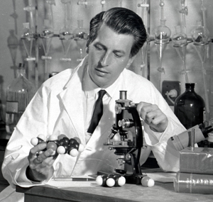 Sir Gustav Nossal in the lab
