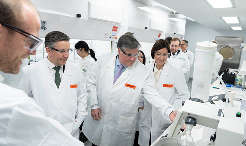 L-R: Ternarx project lead, Dr Luke Duncan, Minister for Health and Aged Care, Mark Butler, WEHI Director, Professor Ken Smith, and Ternarx Chief Executive Officer, Dr Joanne Boag, touring the company’s purpose-built facilities at the WEHI Biotechnology Centre. Credit: WEHI